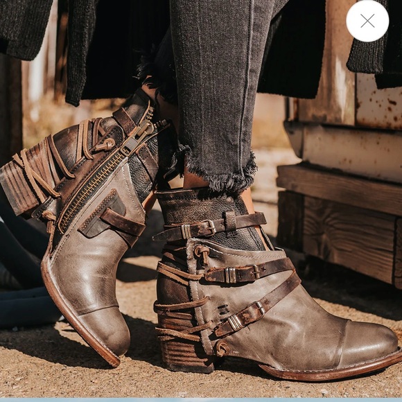 freebird Shoes - Freebird Crue - Distressed Grey/Multi Ankle Booties sz 10